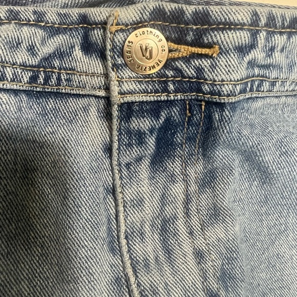 Blue Relaxed Fit Jeans with Classic Style - Picture 12 of 16